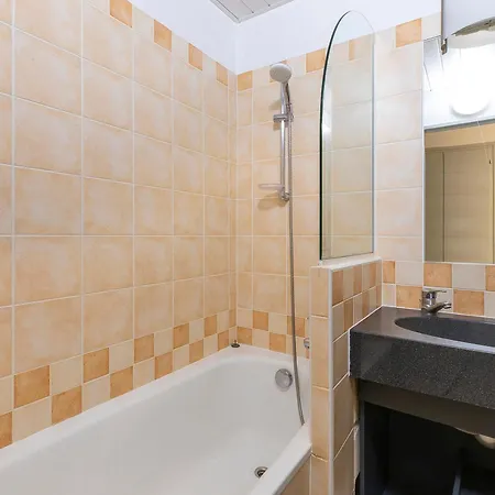 Apartment 3 Pieces Avec Balcons Pour 7 A *